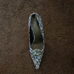 BCB patterned heels